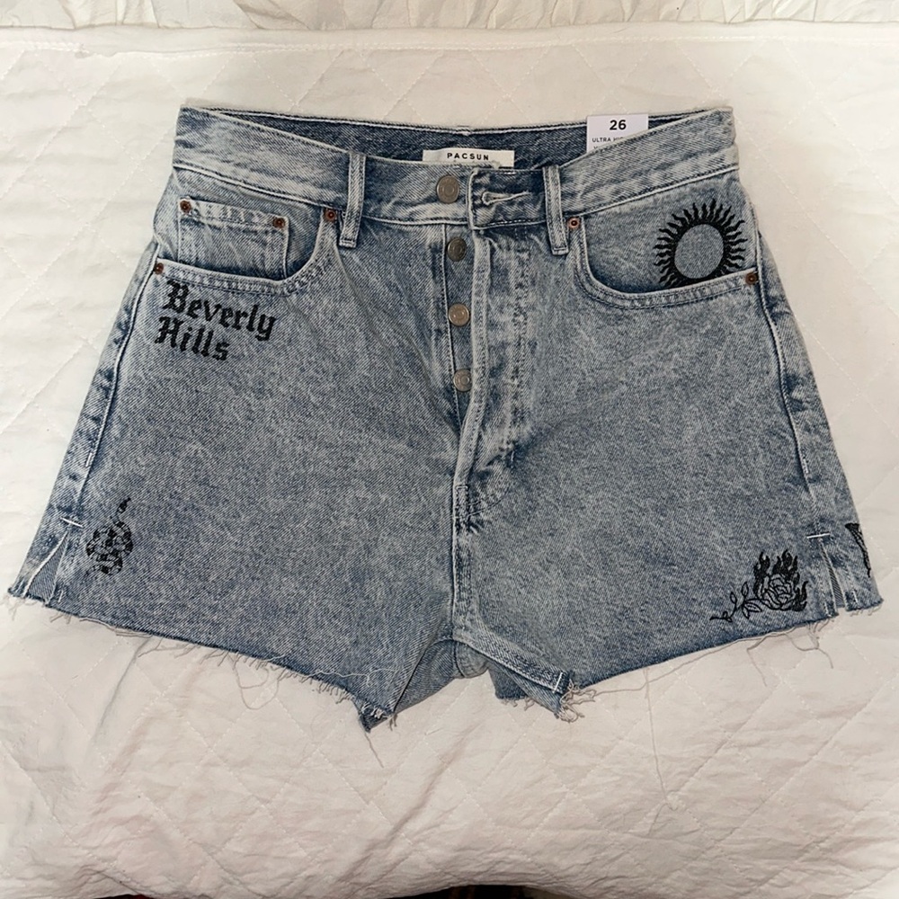 NWT PacSun Women’s Ultra High Rise denim shorts S:26